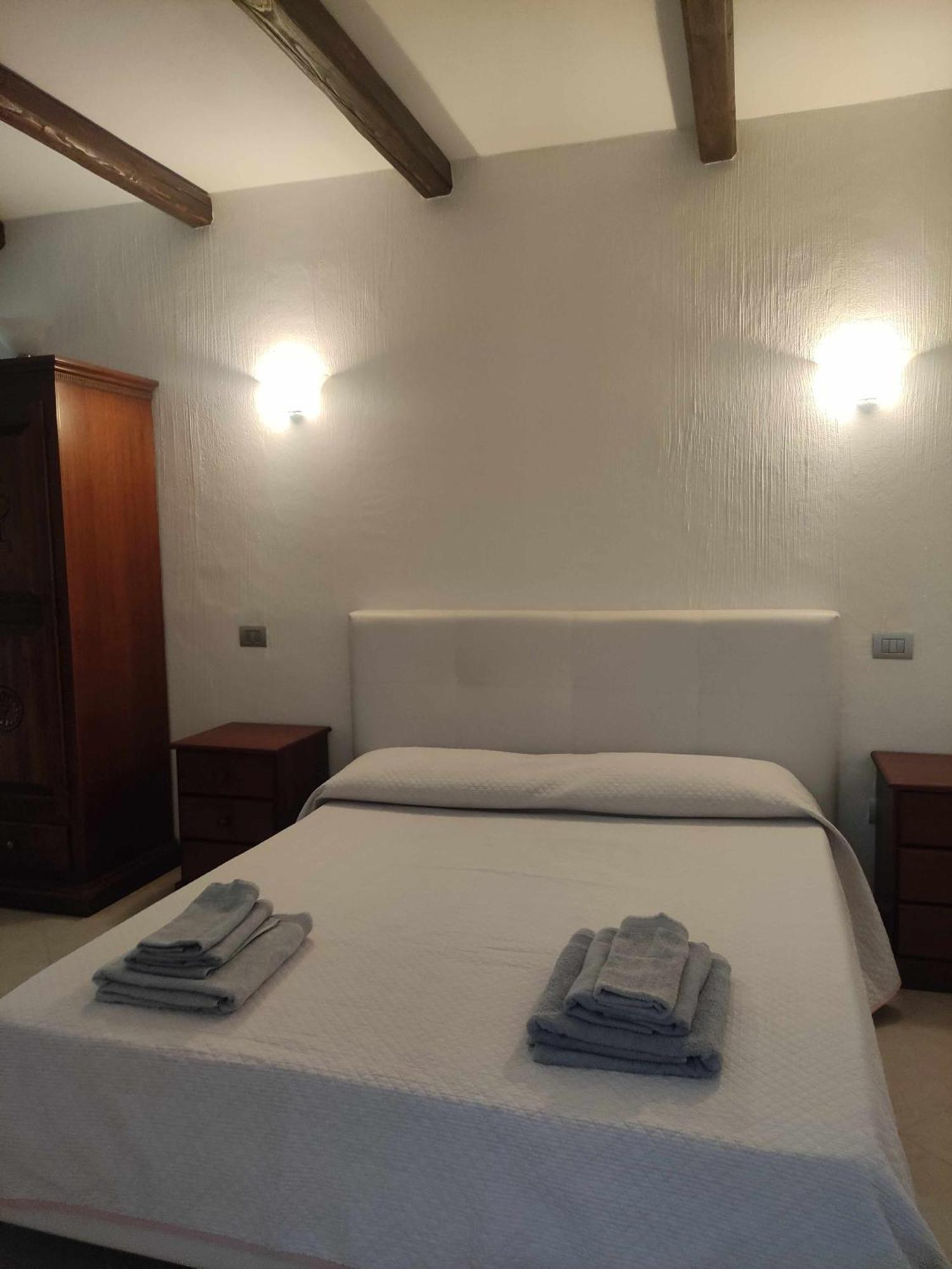 Villa Bianca Bb E Apartments Àrbatax Buitenkant foto