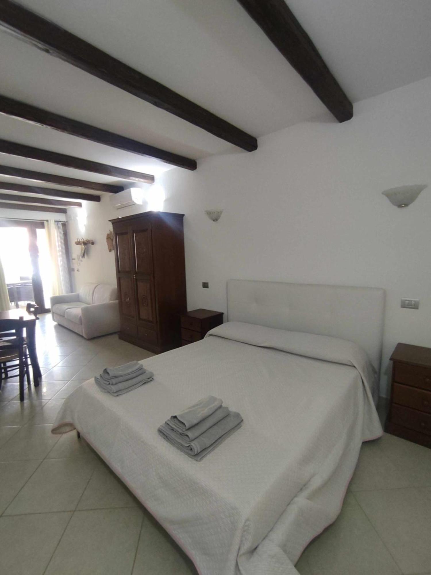 Villa Bianca Bb E Apartments Àrbatax Buitenkant foto