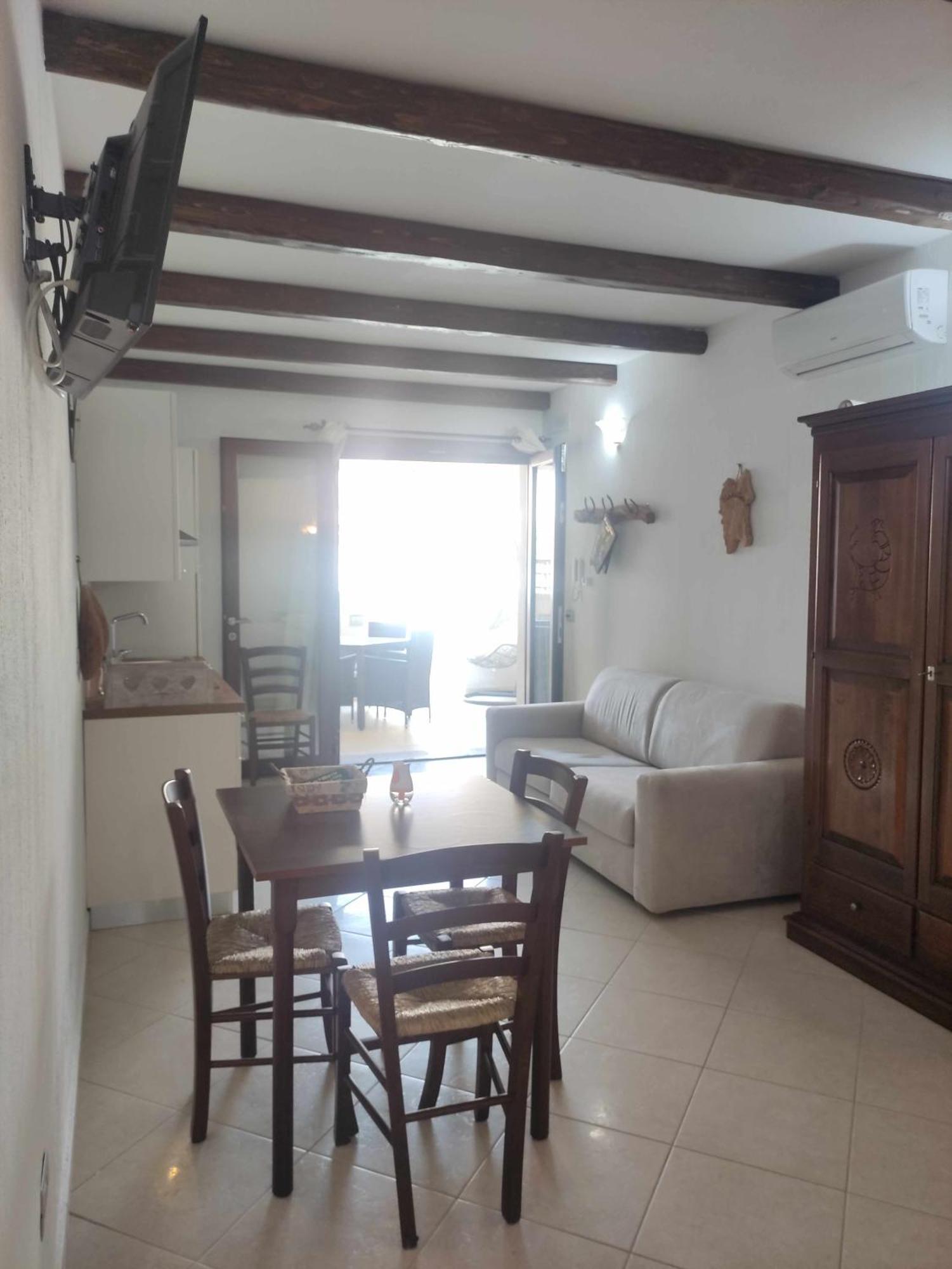 Villa Bianca Bb E Apartments Àrbatax Buitenkant foto