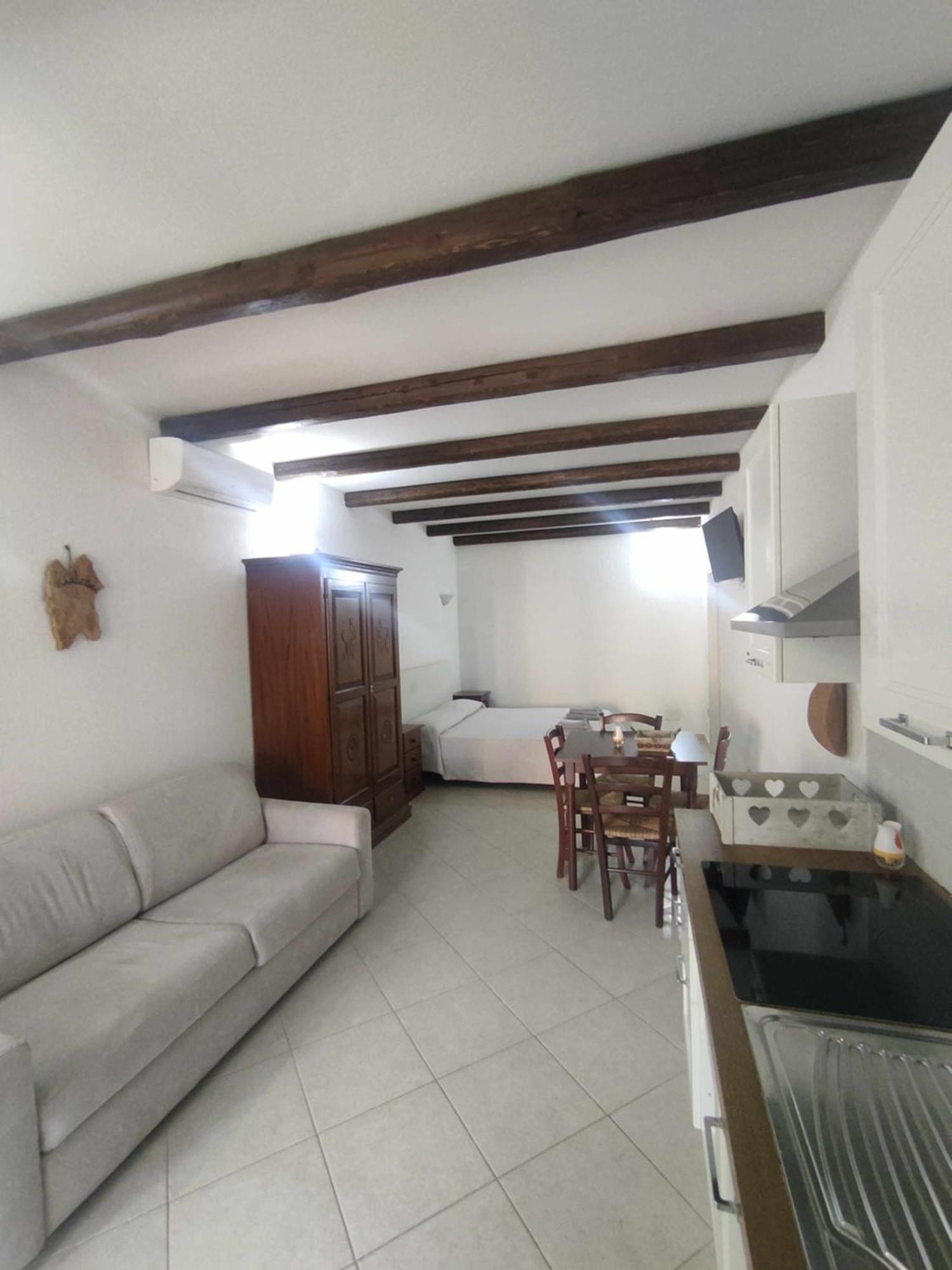 Villa Bianca Bb E Apartments Àrbatax Buitenkant foto